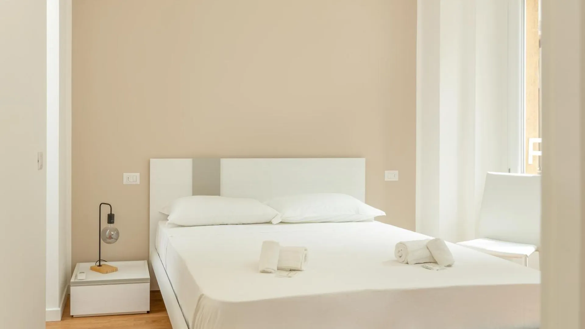 New - Manet - Exclusive Apartment Milan Italy